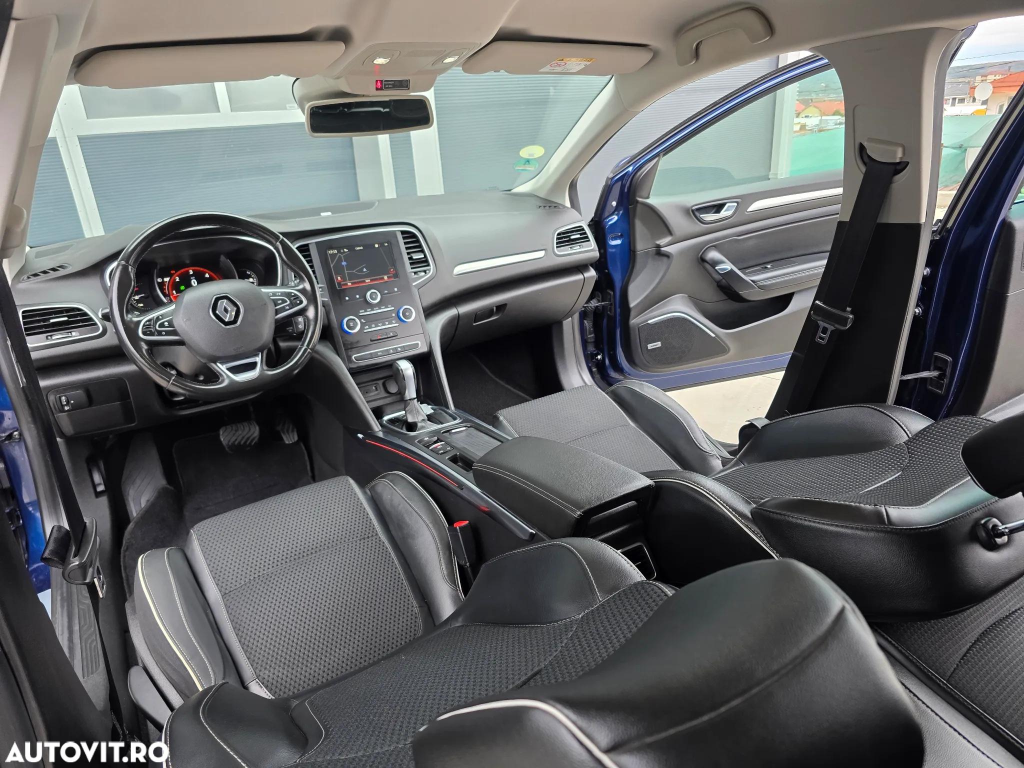 Renault Megane Grandtour dCi 110 FAP EDC BOSE Edition - 25