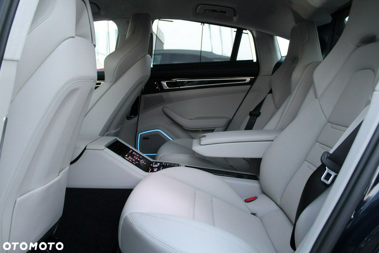 Porsche Panamera - 13