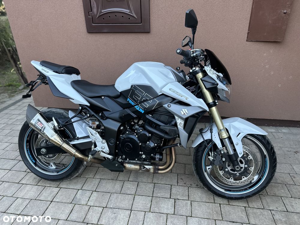 Suzuki GSR - 6