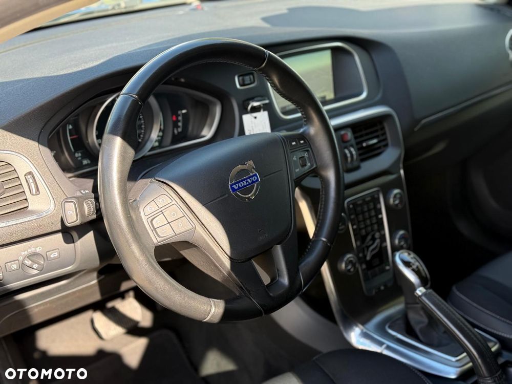 Volvo V40 - 40