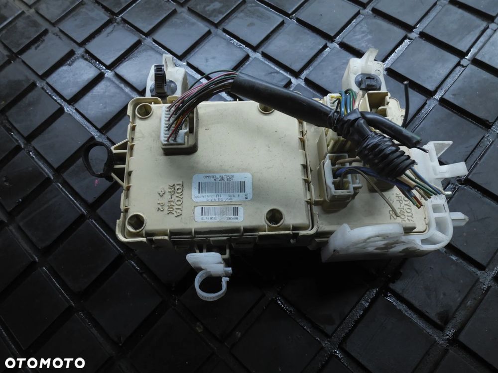 MODUŁ BSI TOYOTA COROLLA VERSO 89221-0F010 + WTYCZKI INSTALACJA 1.8 V-VTI - 2