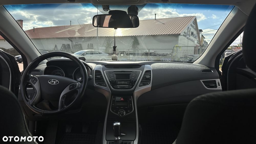 Hyundai Elantra - 8
