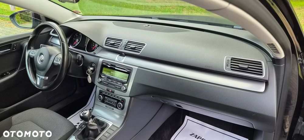 Volkswagen Passat Variant 1.6 TDI DPF BlueMot Comfortline - 24