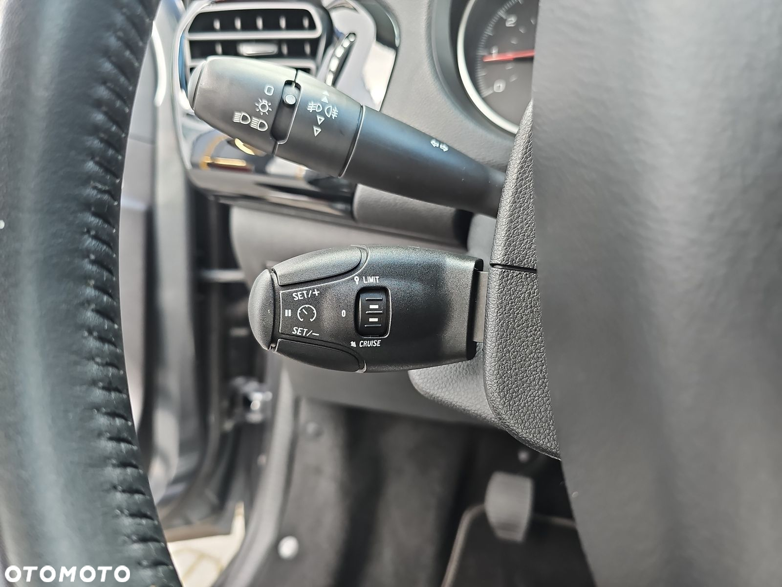 Peugeot 301 1.6 VTi Allure - 14