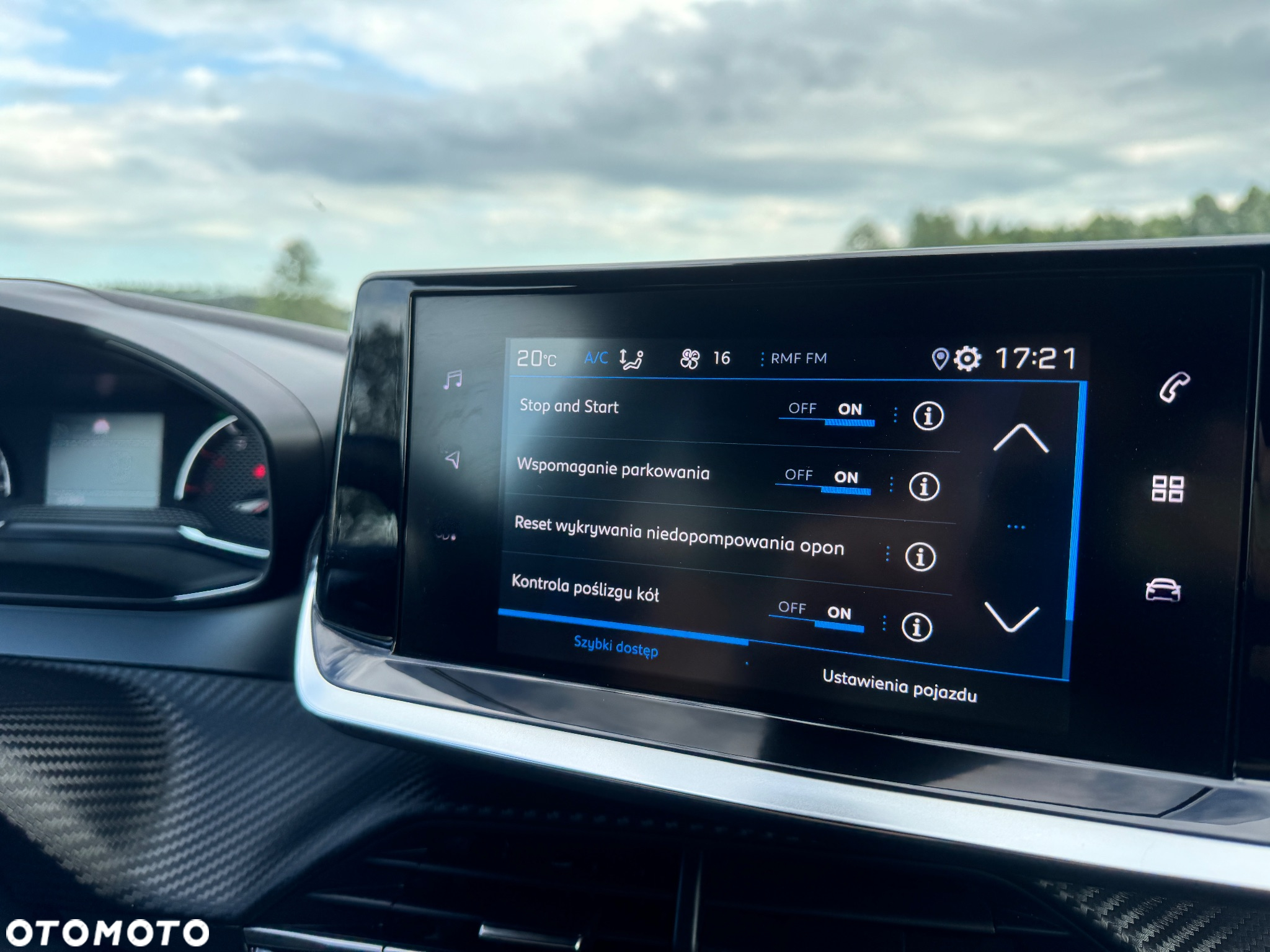 Peugeot 2008 1.2 PureTech Allure S&S - 38