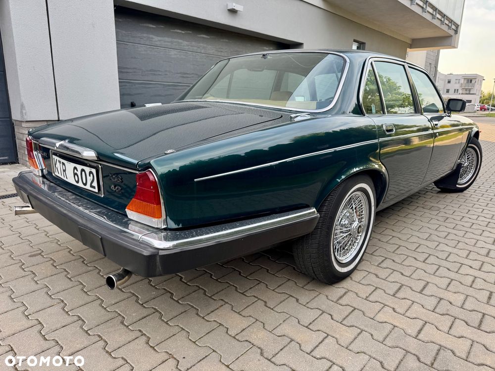 Jaguar XJ - 12