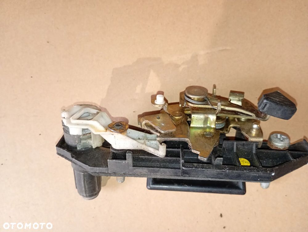 Mercedes Vito 638 96-03r zamek tylej klapy z klamka - 1