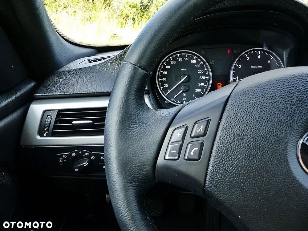 BMW Seria 3 320i Edition Exclusive - 29