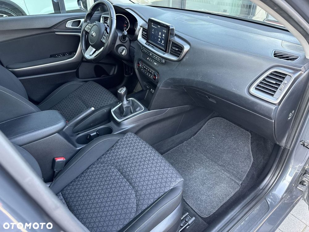 Kia Ceed - 25