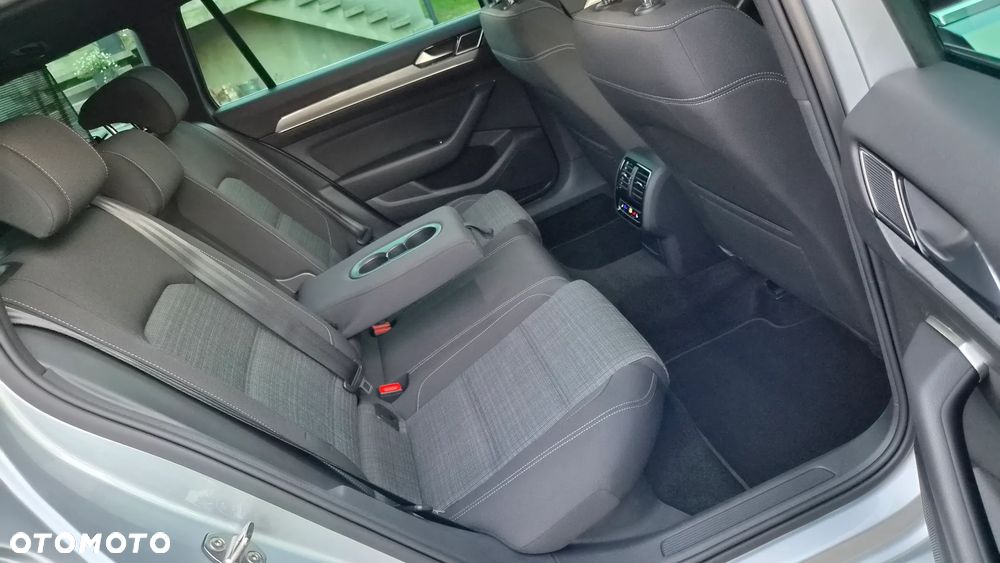 Volkswagen Passat 2.0 TDI EVO Business DSG - 23