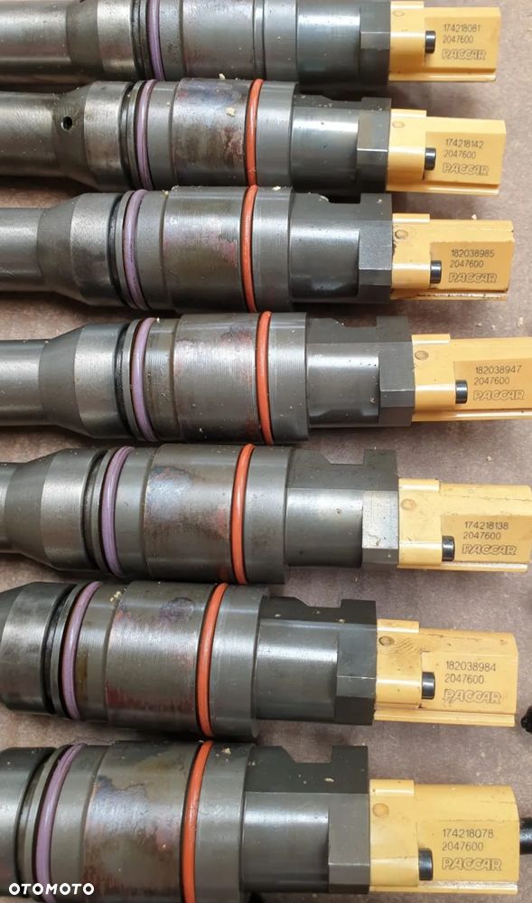 WTRYSK WTRYSKIWACZ PALIWA DAF XF  2047600  2047601  1974030  153458220 - 8