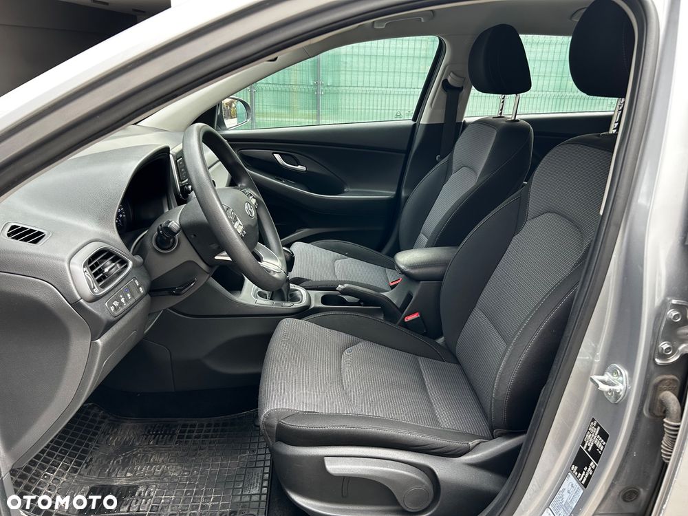 Hyundai i30 1.5 DPI Classic + - 17