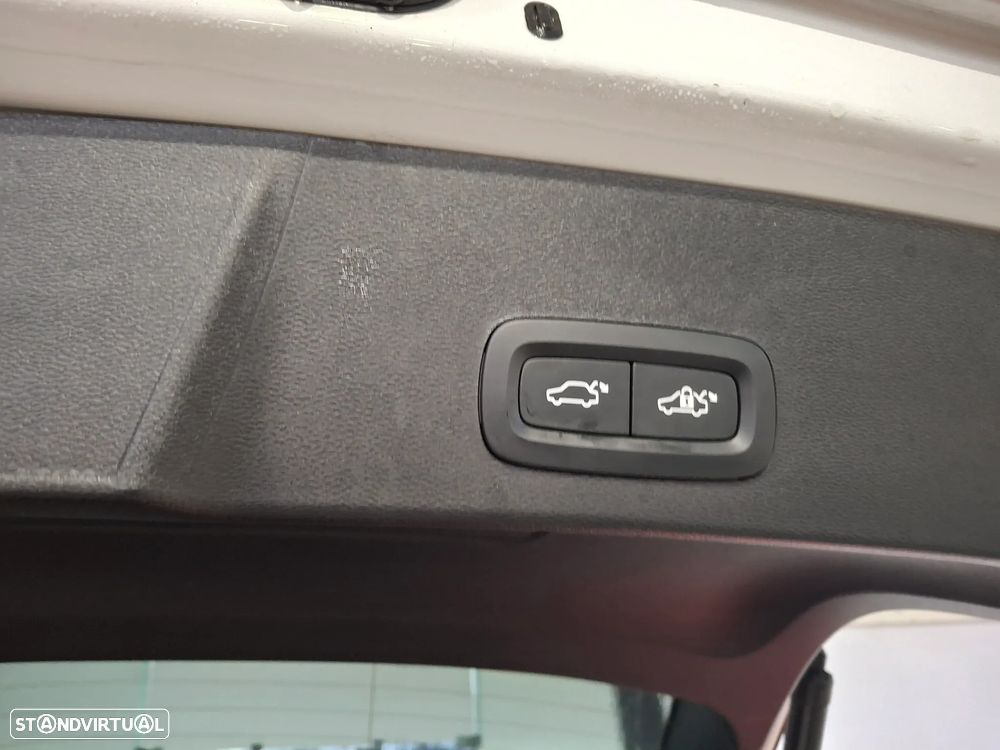 Volvo XC 40 2.0 B3 Plus Dark - 10