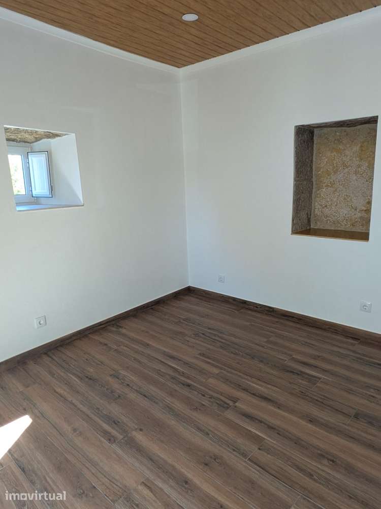 Moradia T1 geminada em zona sossegada, pronta a habitar - Grande imagem: 3/9
