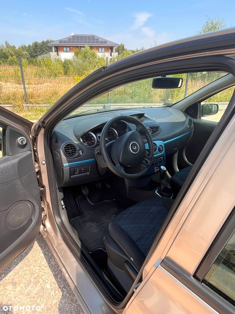 Renault Clio 1.5 dCi Authentique - 11