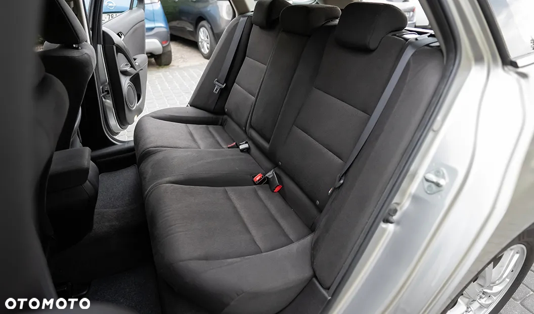 Honda Accord 2.0 Elegance - 32