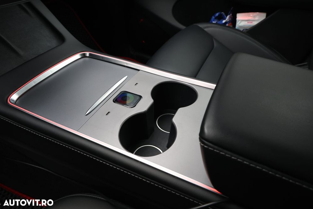Tesla Model Y Performance Dual Motor AWD - 3