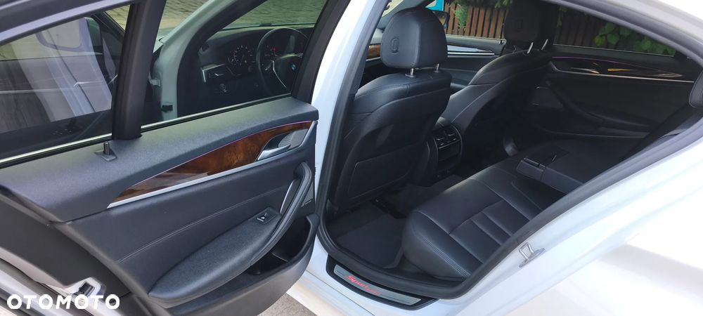 BMW Seria 5 530i Sport Line - 25