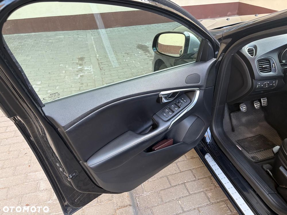 Volvo V40 ver-d2-r--design-kinetic - 12