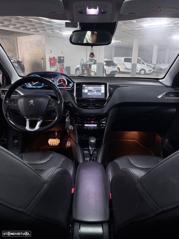Peugeot 208 - 17