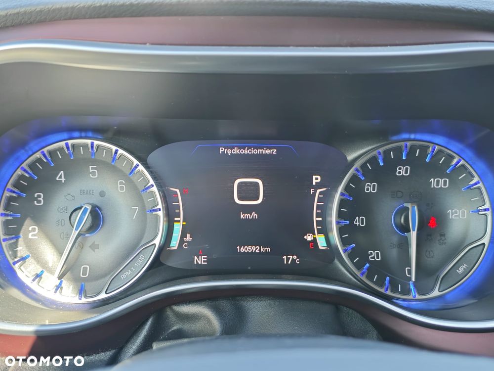 Chrysler Pacifica - 23