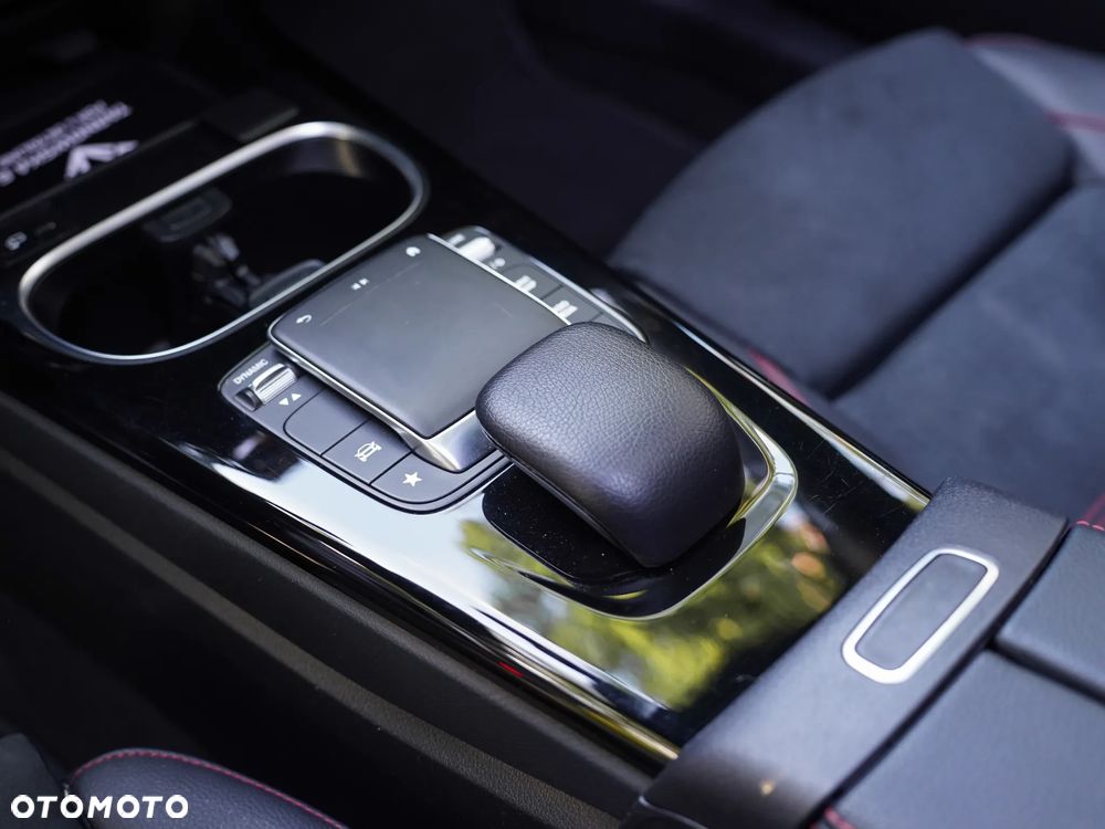 Mercedes-Benz CLA 250 4-Matic AMG Line 7G-DCT - 24