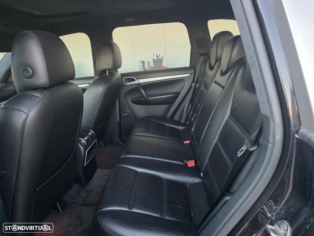 Porsche Cayenne Turbo - 12