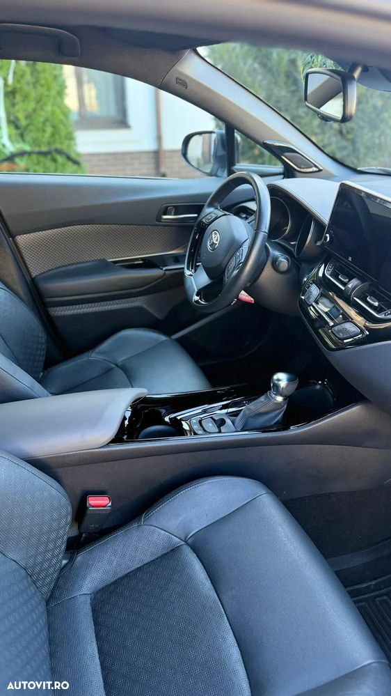 Toyota C-HR 2.0 HSD 184 CP 4x2 CVT Classy Bi-Tone - 10