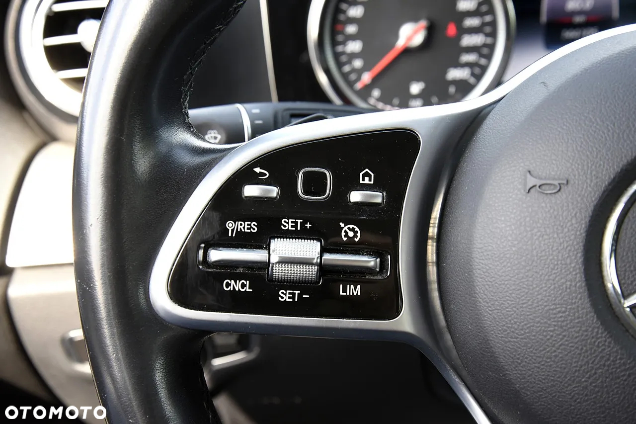 Mercedes-Benz Klasa E 220 d 4Matic T 9G-TRONIC Avantgarde - 22