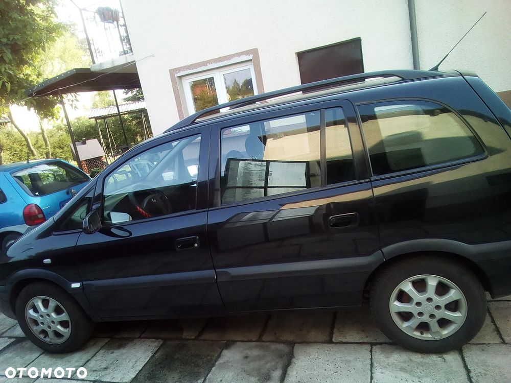 Opel Zafira 1.8 16V Comfort - 1