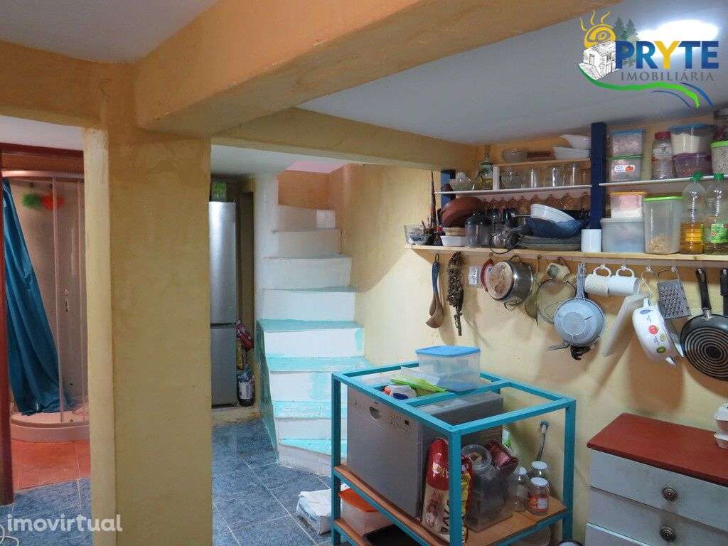 Moradia em fase de renovação situada no concelho de Góis - Grande imagem: 5/22