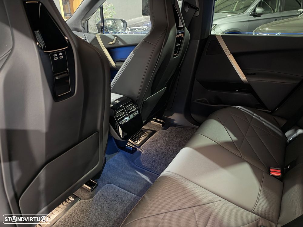 BMW iX xDrive 40 Pack Desportivo - 16