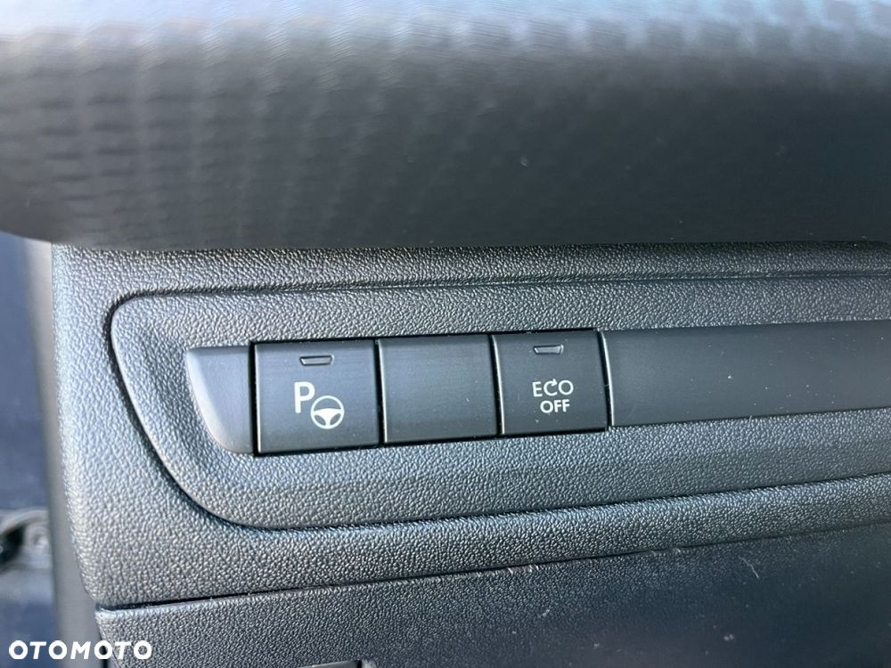 Peugeot 2008 1.2 Pure Tech GPF Allure S&S EAT6 - 20