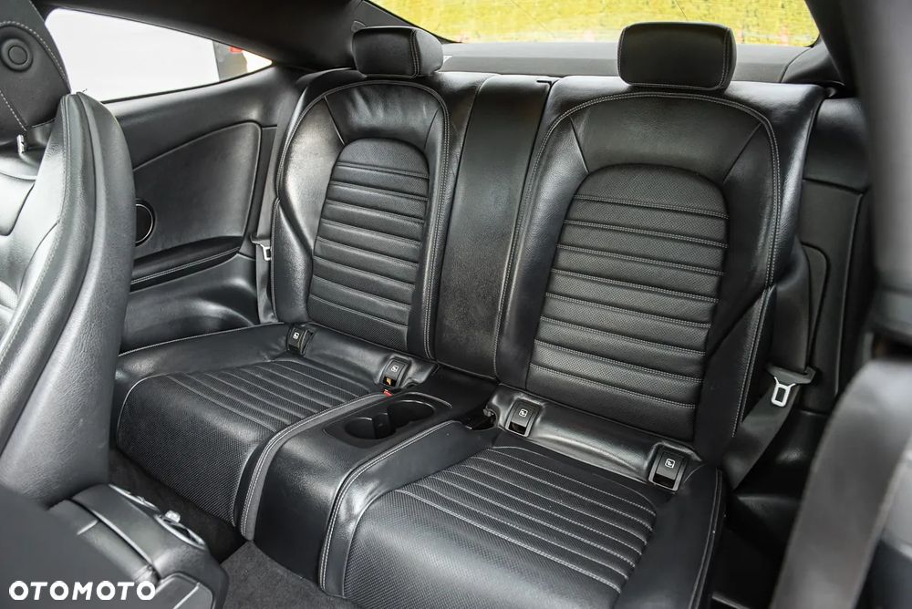 Mercedes-Benz Klasa C 200 4Matic 9G-TRONIC AMG Line - 29