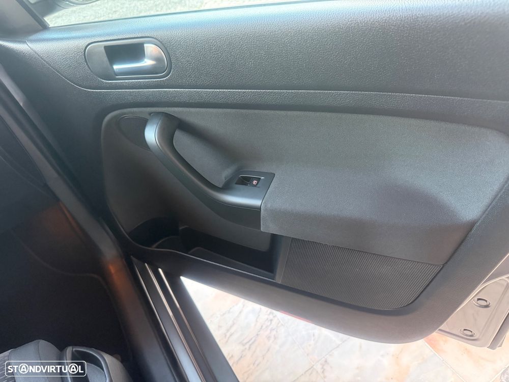 VW Golf Plus 1.6 TDi Highline - 43
