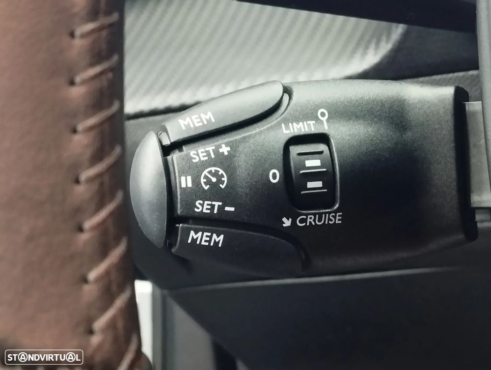 Peugeot 2008 1.2 PureTech Style - 21