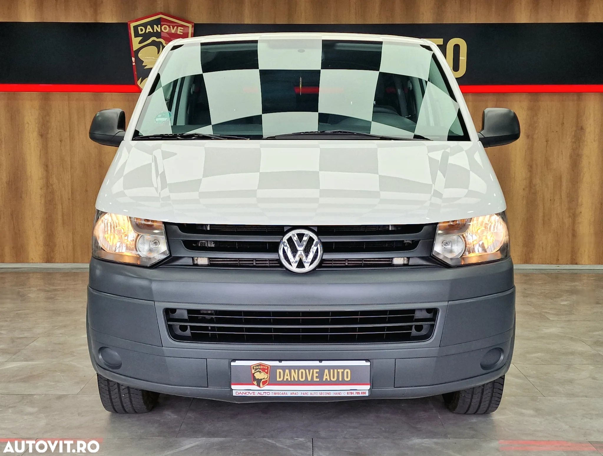 Volkswagen Transporter - 2