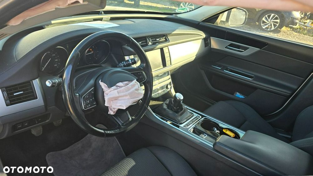 Jaguar XF - 21