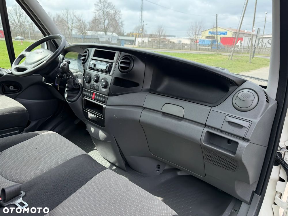 Iveco 35C15 * 3.0 / 150KM * Skrzyniowy * Rozstaw osi: 4.1m * Koła bliźniacze * Rama do zabudowy * - 33