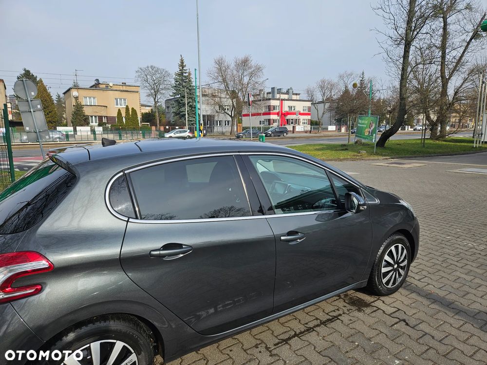Peugeot 208 1.2 PureTech Style - 1