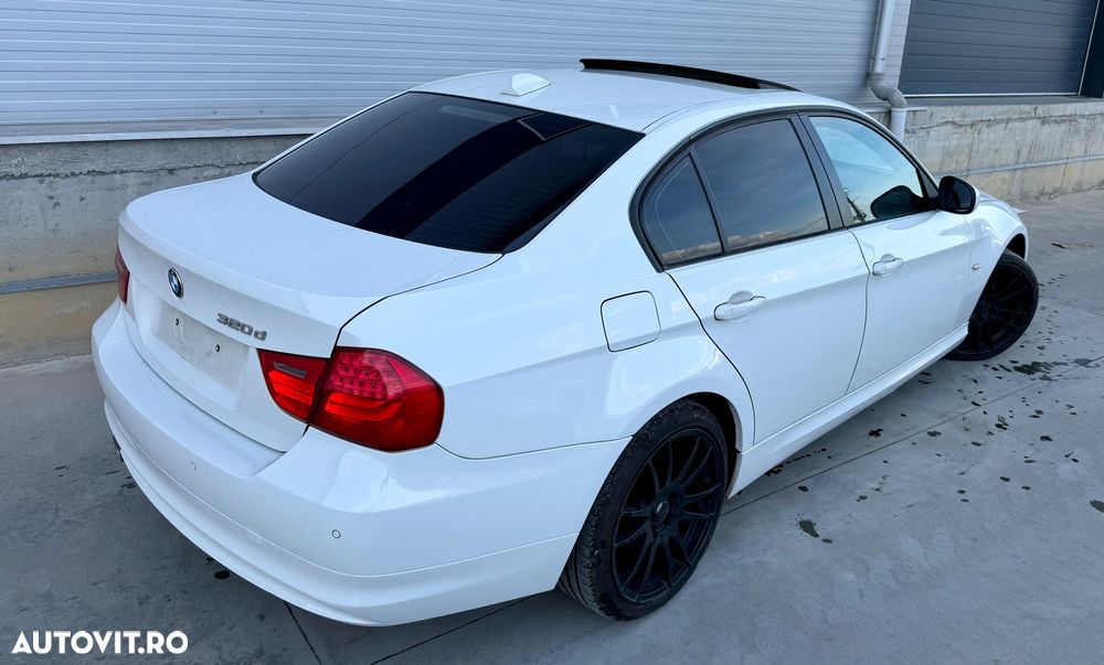 BMW Seria 3 320d DPF Aut. Edition Exclusive - 14