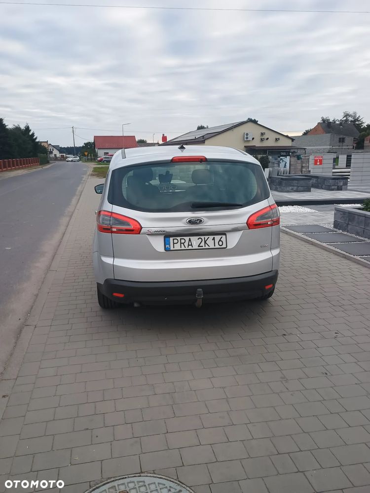 Ford S-Max - 11