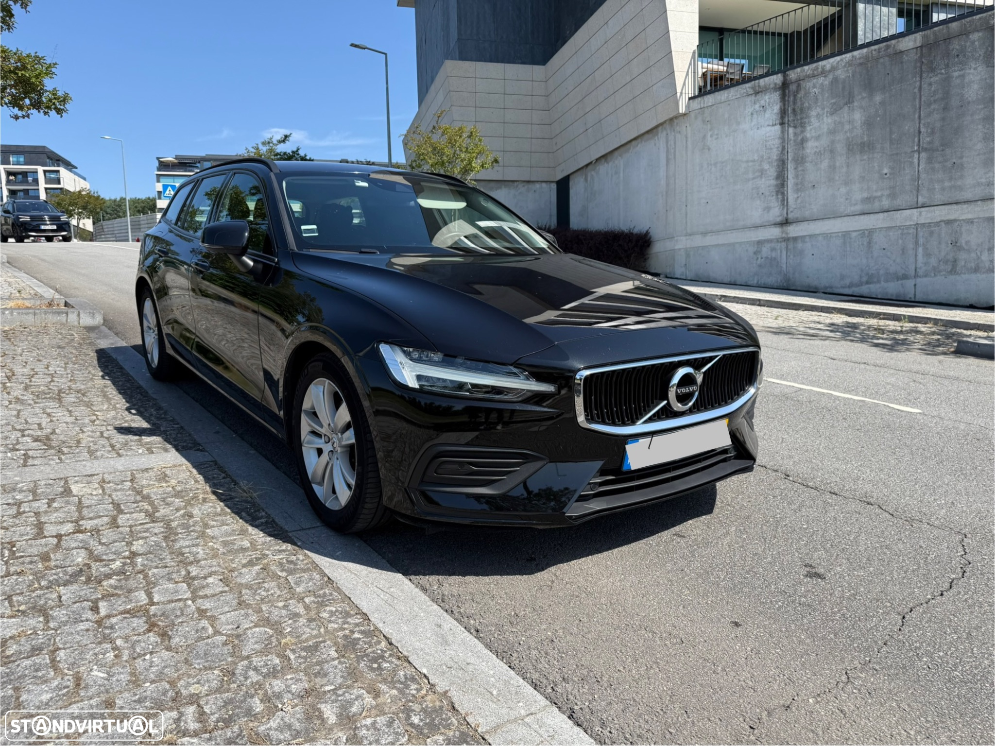 Volvo V60 2.0 D3 Momentum Geartronic - 4