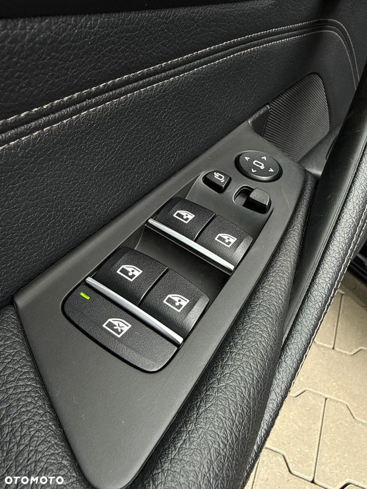 BMW Seria 5 520d Luxury Line sport - 12