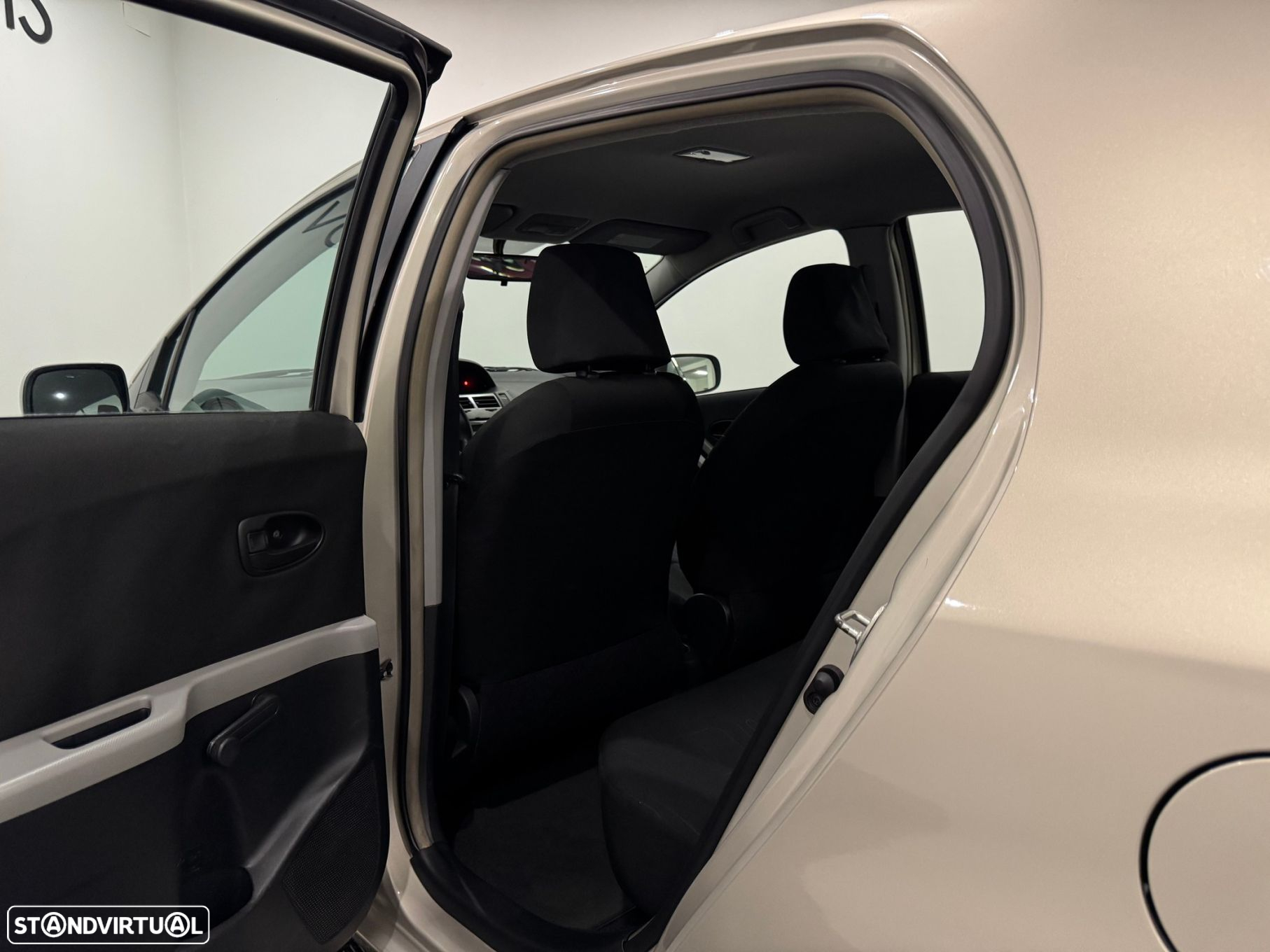 Toyota Yaris 1.33 VVT-i Comfort+AC - 26
