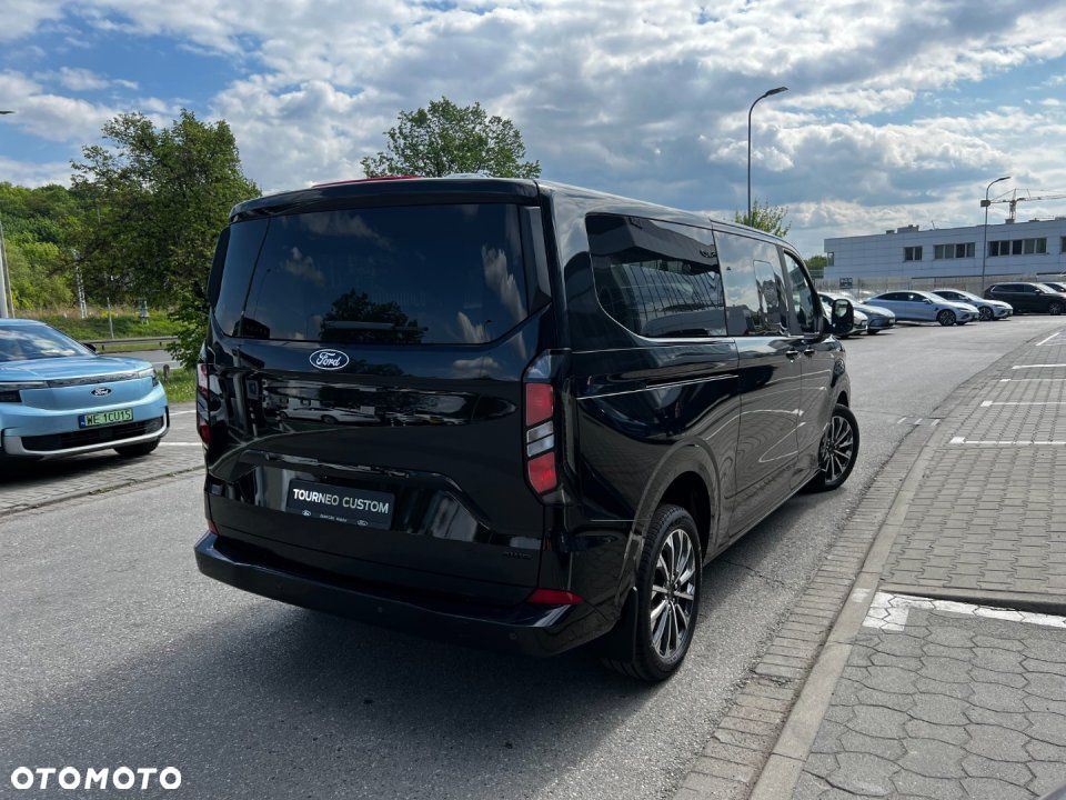 Ford Tourneo Custom - 4