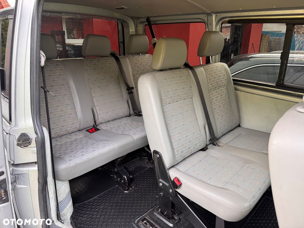 Volkswagen Transporter T5 TDI L1H1 - 17