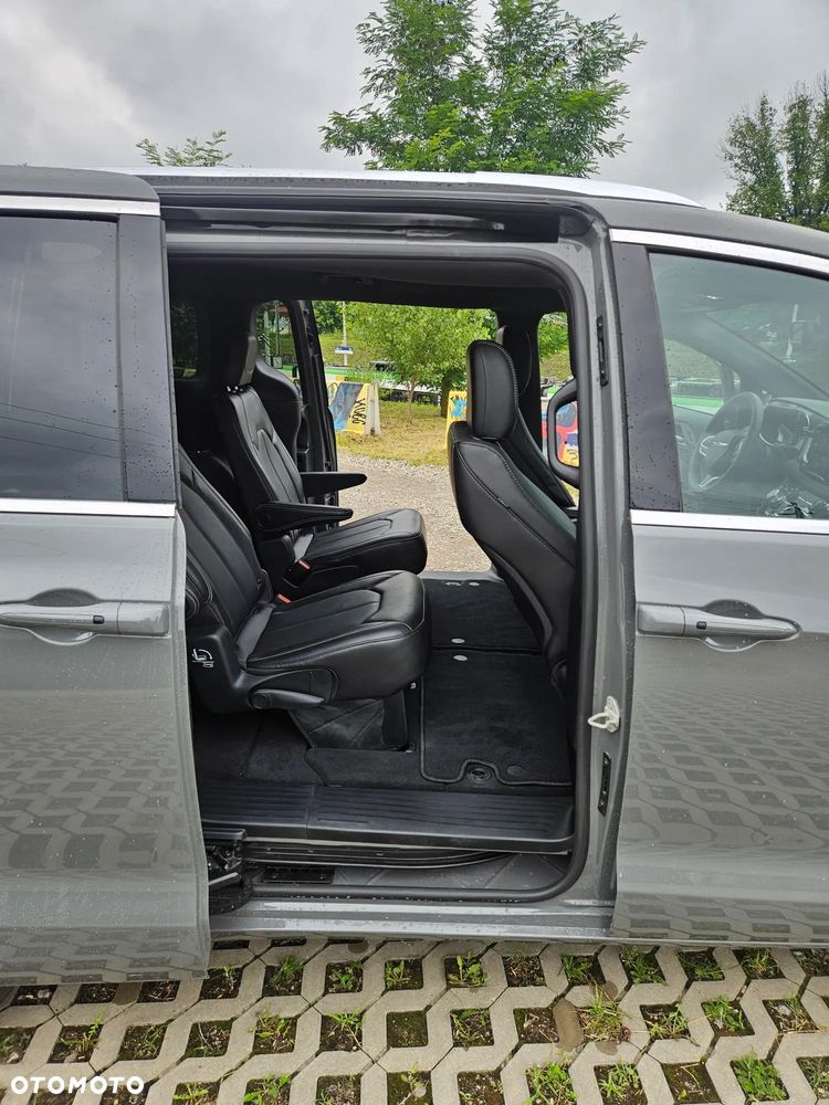 Chrysler Pacifica - 13