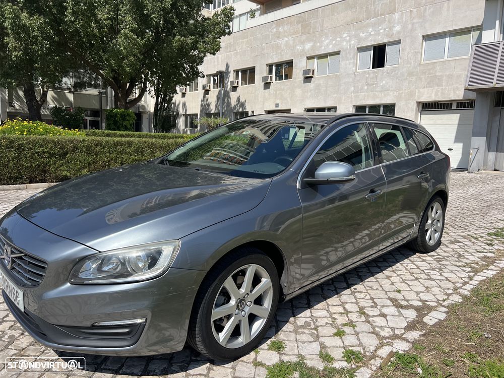 Volvo V60 2.0 D2 Momentum Geartronic - 3