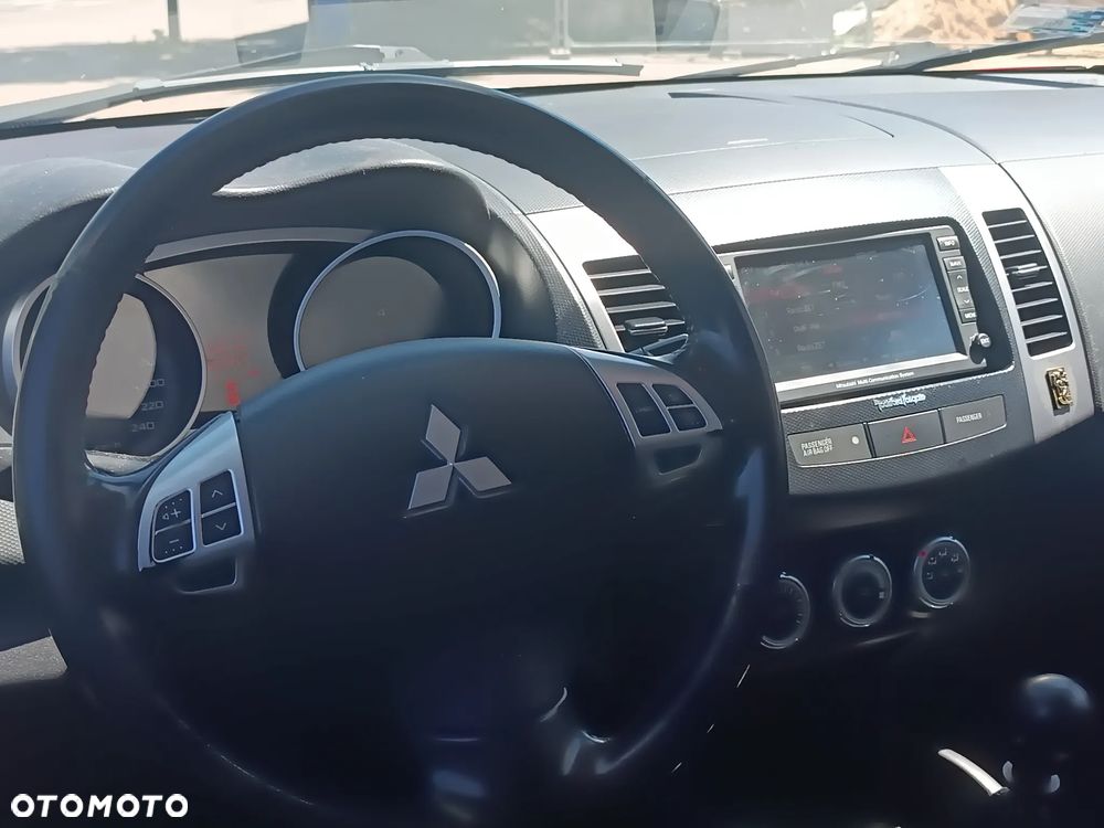 Mitsubishi Outlander 2.0 DI-D 4WD Instyle - 16